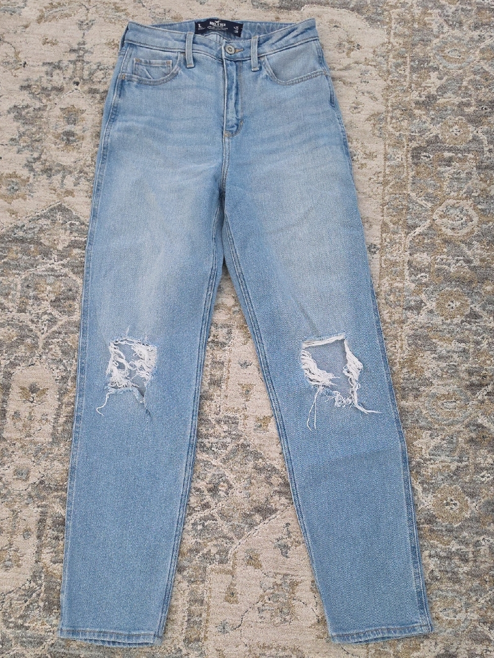 Hollister Super High Rise Light Wash Distressed Straight Leg Mom Jeans Size 25